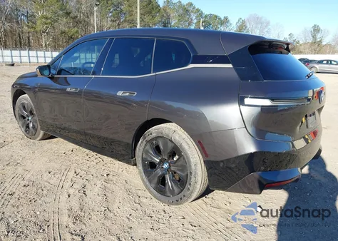 2024 BMW Ix xDrive50 z USA, uszkodzony, nr VIN WB523CF07RCR10700